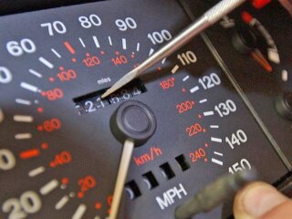 Скрученный пробег, фото из свободных источников