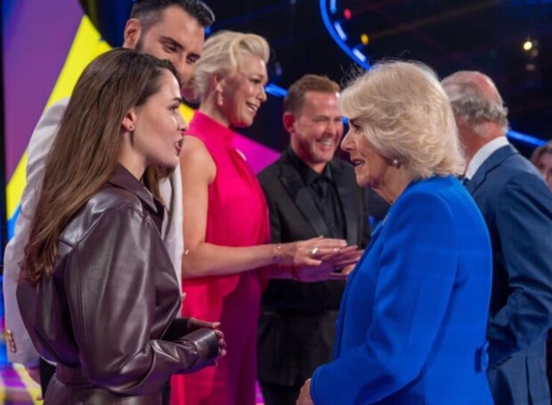 Юлия Санина и Камилла, кадр из видео