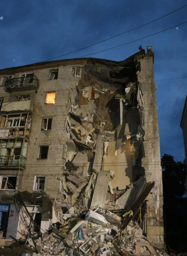 Ракетный удар по жилому дому в Харькове