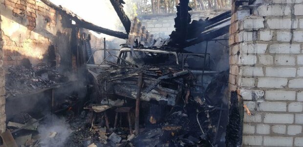 Пожежа через обстріл в Харківській області