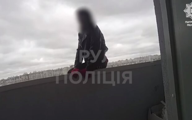 В Киеве девушка прыгнула с балкона