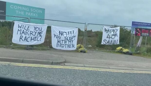 Предложение на простыне, фото: Jam Press Vid