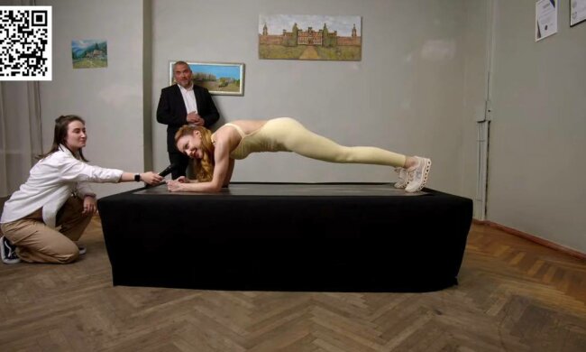 Тина Кароль в планке