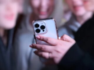 iPhone, фото из свободных источников