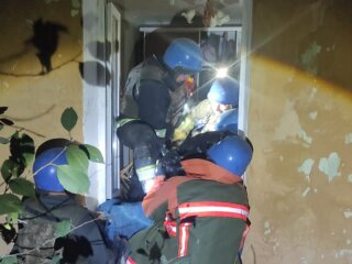 Розбір завалів після ворожої атаки у Торецьку