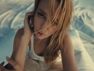 Оля Полякова, кадр из клипа