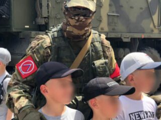 Діти на окупованих територіях та росіяни, фото з вільних джерел