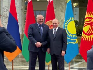 Владимир путин и Александр Лукашенко, кадр из видео