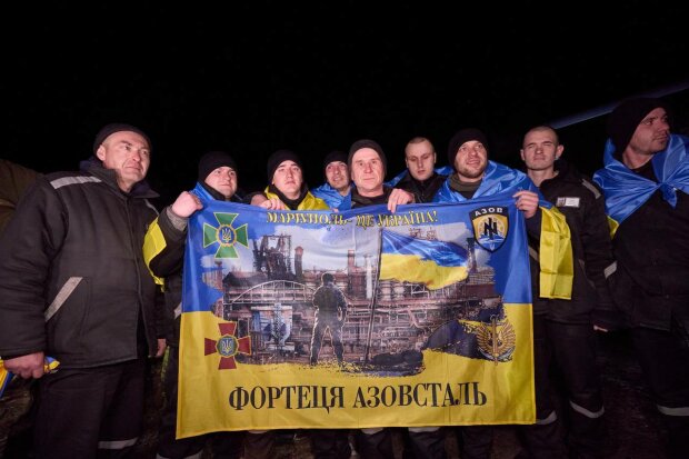 Украина вернула 100 военнопленных, фото: МВД