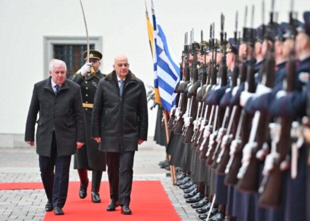 Міністр оборони Греції Нікос Дендіас, кадр з відео