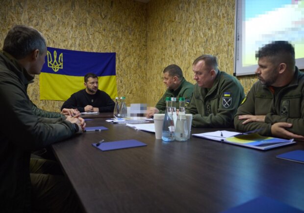 Владимир Зеленский с военными, фото: Офис Президента