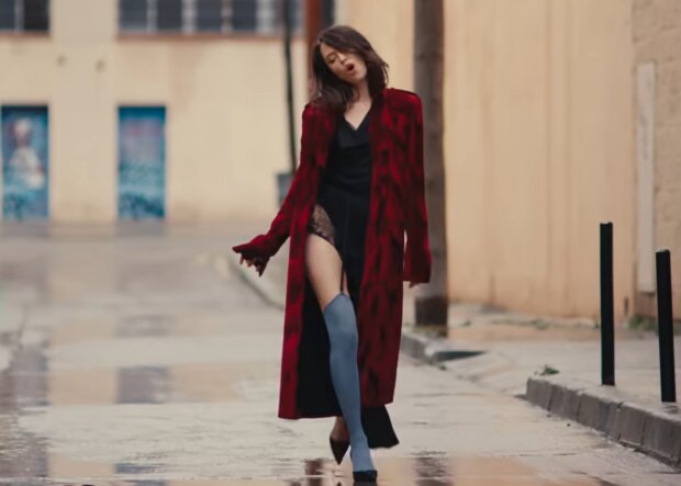 Надя Дорофеева, кадр из клипа на песню "Хартбит"