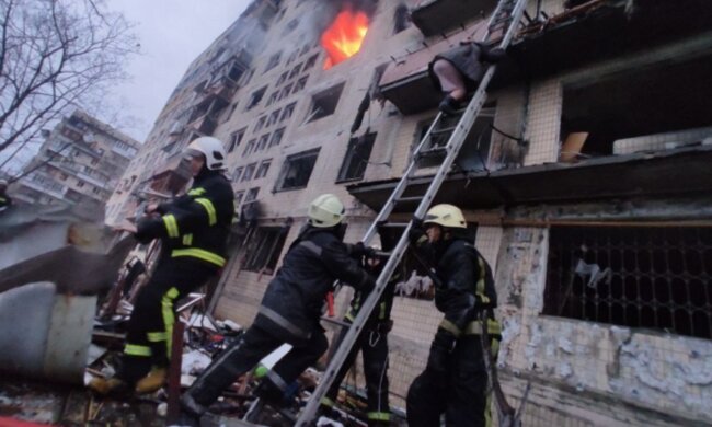 Обстріл житлового будинку в Києві