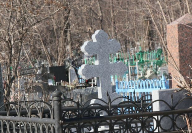 Цвинтар, зображення з вільних джерел