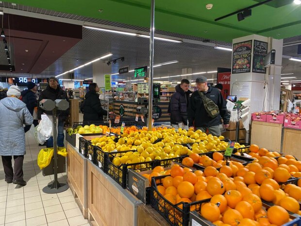 Супермаркет, фрукти, фото: uafinance.net