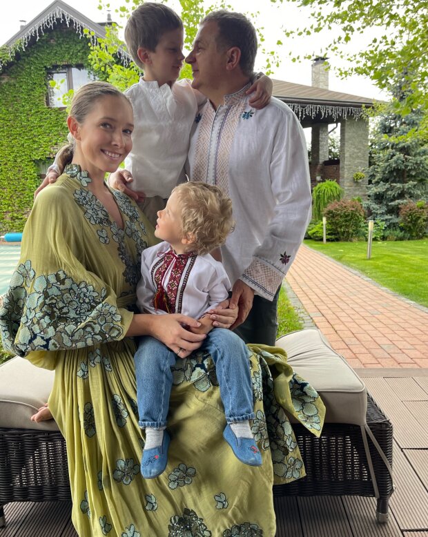 Катерина Осадая та Юрій Горбунов з дітьми, фото із соцмереж