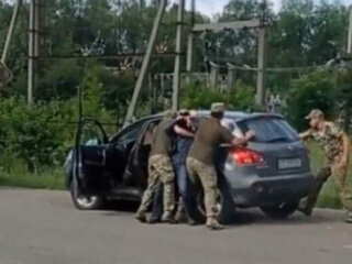 Сотрудники ТЦК, кадр из видео