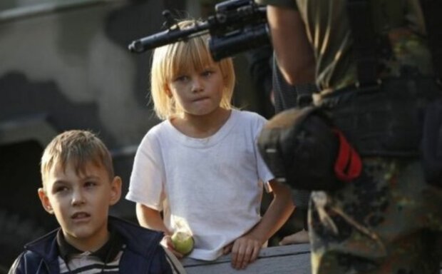Дети на оккупированных территориях и россияне, фото из свободных источников