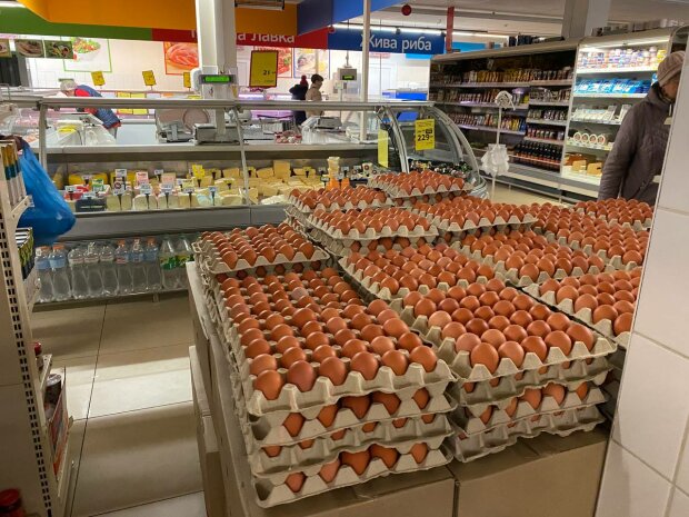 Яйця, супермаркет, фото: uafinance.net