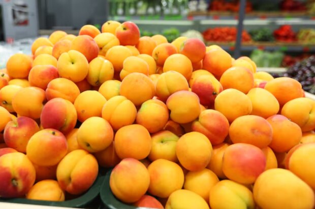 Персики, зображення із соцмереж