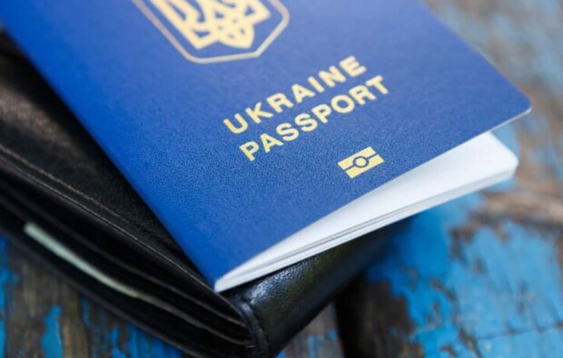 Закордонний паспорт, фото з вільних джерел