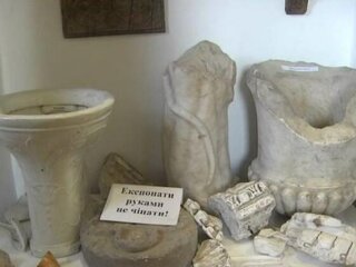 Мармуровий унітаз