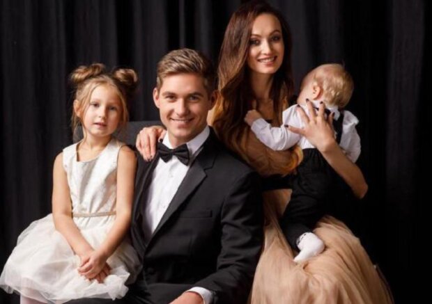 Володимир Остапчук з Оленою Войченко та дітьми. фото з соцмереж