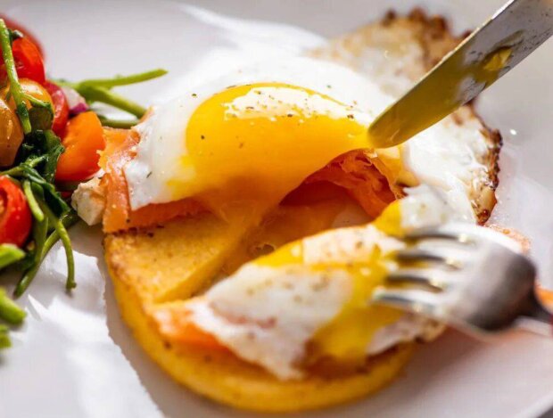 Завтрак, яичница, кадр из видео