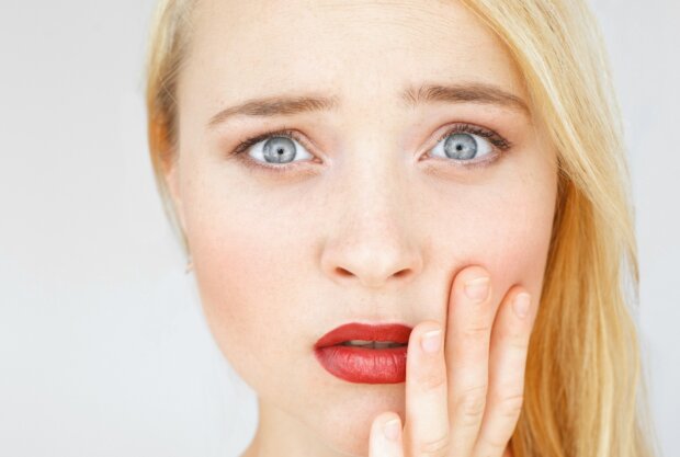 Горит лицо, примета, фото из свободных источников