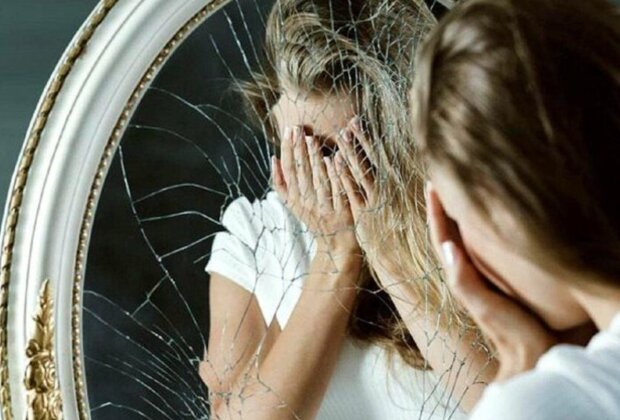 Розбите дзеркало, зображення з вільних джерел