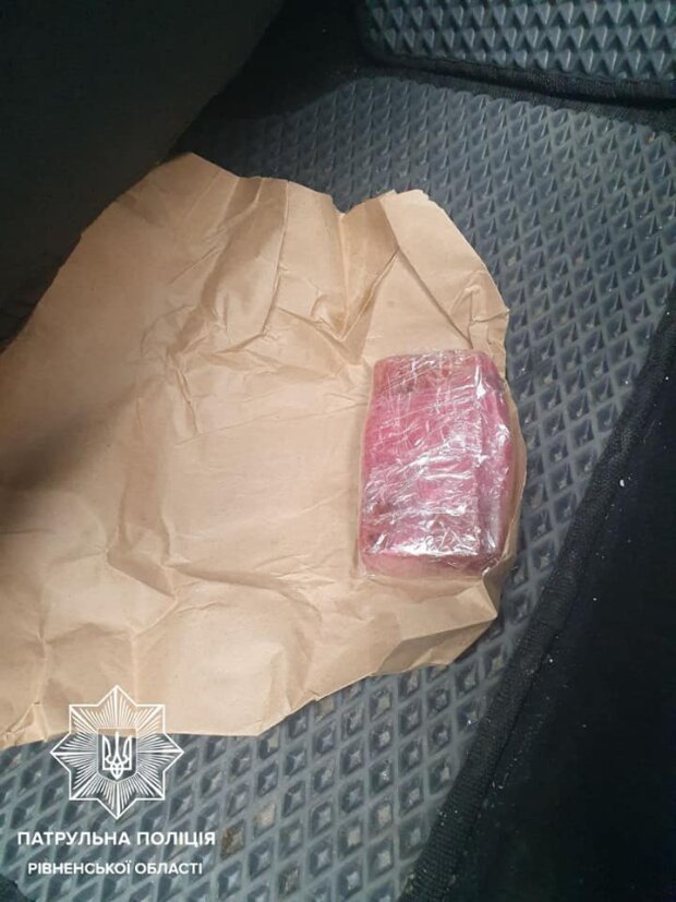 Затримання чоловіка з невідомою речовиною